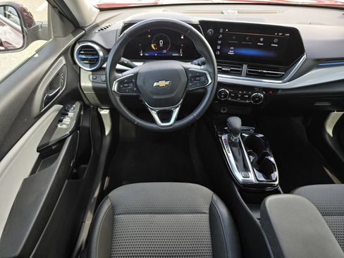 Used 2025 Chevrolet Trax LT w/ Driver Confidence Package FWD image 19