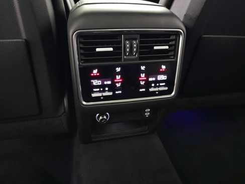 Used 2020 Porsche Cayenne AWD/4WD image 36