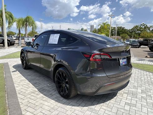Used 2024 Tesla Model Y Long Range AWD/4WD image 4