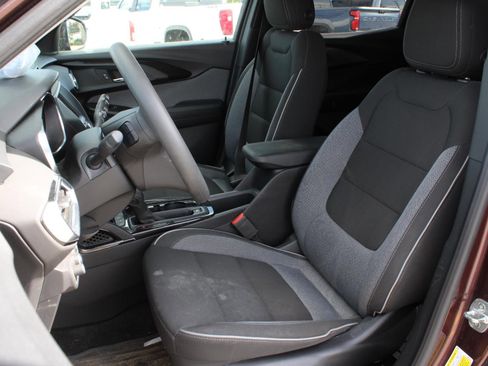 Used 2022 Chevrolet TrailBlazer LT w/ LPO, Blackout Package AWD/4WD image 16