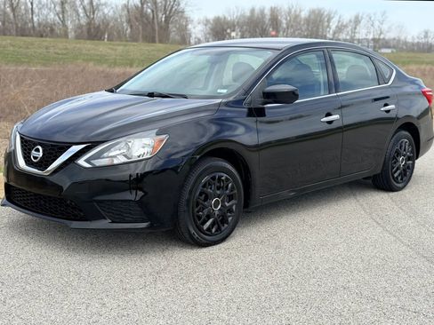 Used 2016 Nissan Sentra S image 6