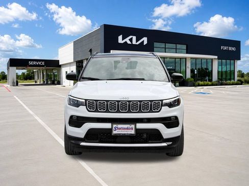 Used 2025 Jeep Compass Limited w/ Elite Group AWD/4WD image 2