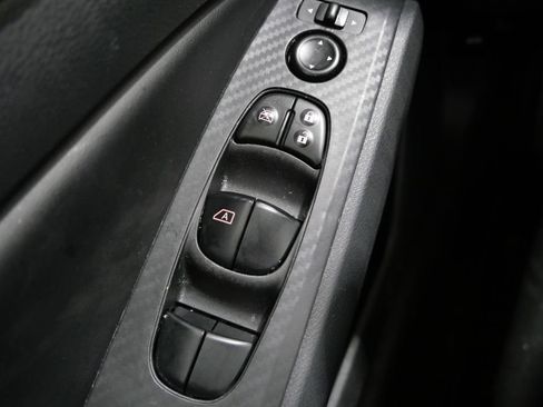 Used 2025 Nissan Altima 2.5 SV FWD image 13