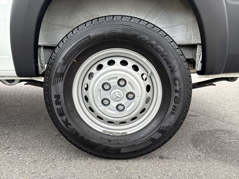 Used 2025 RAM ProMaster 2500 w/ Convenience Group FWD image 14