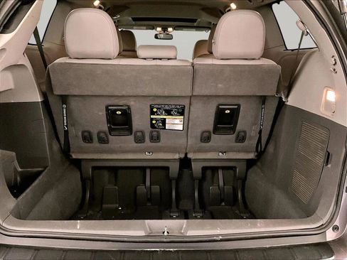 Used 2020 Toyota Sienna XLE w/ XLE Navigation Package AWD/4WD image 35