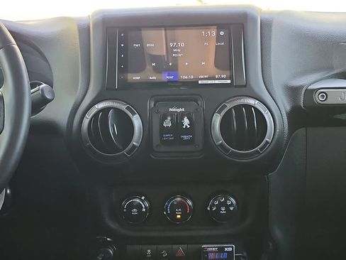 Used 2018 Jeep Wrangler Unlimited Sport w/ Connectivity Group AWD/4WD image 20