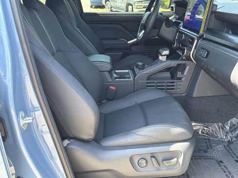 Used 2025 Toyota 4Runner Limited AWD/4WD image 17