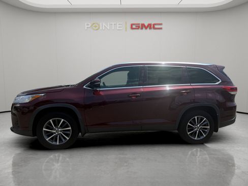 Used 2019 Toyota Highlander XLE AWD/4WD image 7