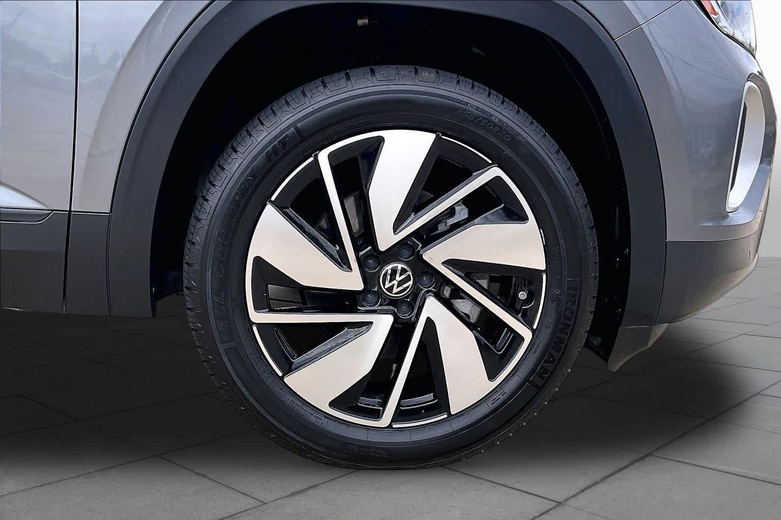 Used 2025 Volkswagen Atlas SE AWD/4WD image 10