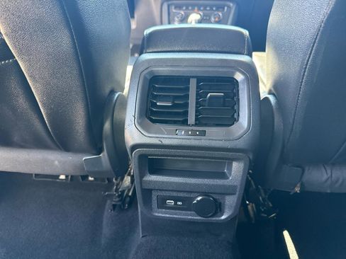 Used 2021 Volkswagen Tiguan SE image 16