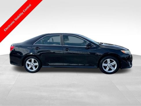 Used 2014 Toyota Camry SE image 8