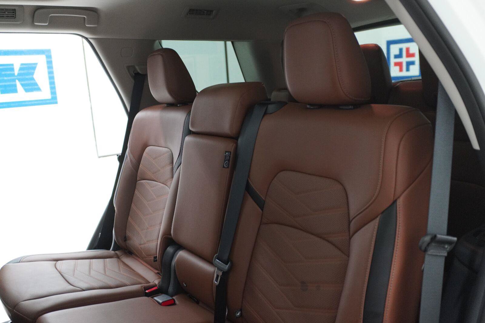 Used 2024 Nissan Pathfinder Platinum w/ Cargo Package FWD image 28