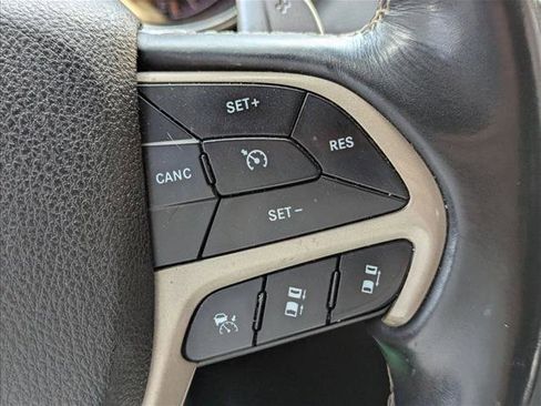 Used 2017 Jeep Grand Cherokee Overland w/ Jeep Active Safety Group AWD/4WD image 12