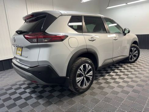 Used 2022 Nissan Rogue SV image 5