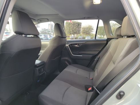 Used 2022 Toyota RAV4 XLE image 18