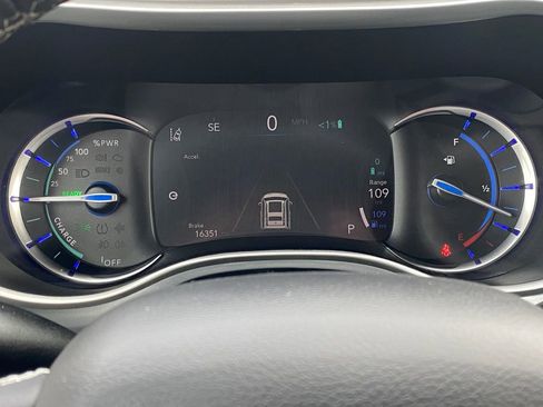 Used 2022 Chrysler Pacifica Touring-L w/ S Appearance Package image 26