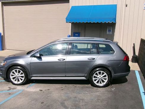 Used 2017 Volkswagen Golf Alltrack AWD/4WD image 5