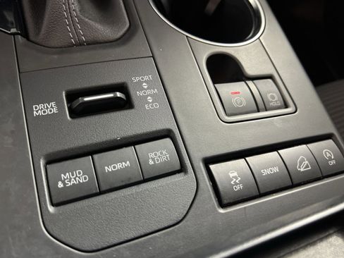Used 2022 Toyota Highlander L AWD/4WD image 33