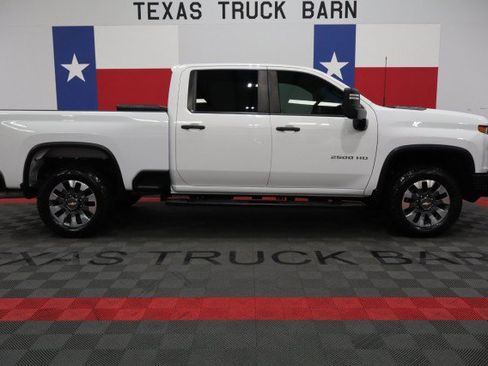Used 2022 Chevrolet Silverado 2500 Custom w/ Custom Value Package AWD/4WD image 14