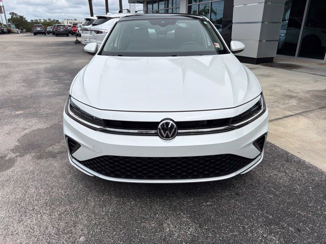 Used 2025 Volkswagen Jetta SE FWD image 3