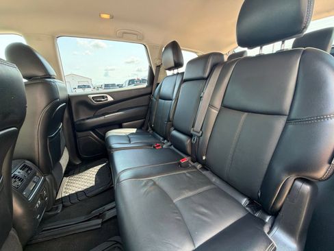 Used 2020 Nissan Pathfinder SL AWD/4WD image 11
