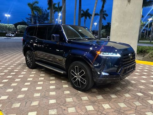 Used 2025 Lexus GX 550 w/ Accessory Package (Z1) AWD/4WD image 3