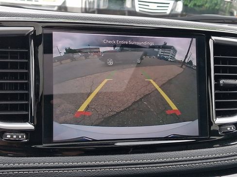 Used 2025 Chrysler Pacifica Limited FWD image 19