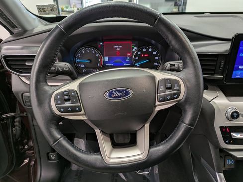 Used 2022 Ford Explorer XLT w/ Equipment Group 202A image 18