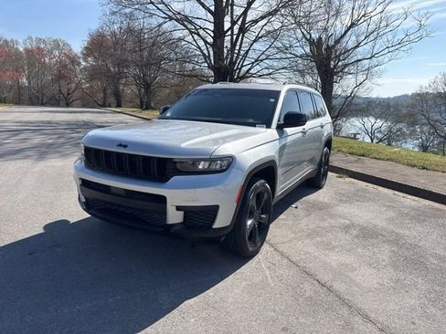 Used 2023 Jeep Grand Cherokee L Altitude image 3