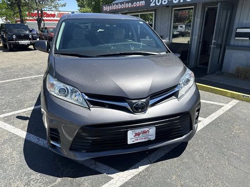 Used 2020 Toyota Sienna LE FWD image 12