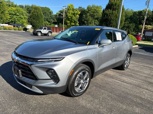 Used 2025 Chevrolet Blazer LT AWD/4WD image 9