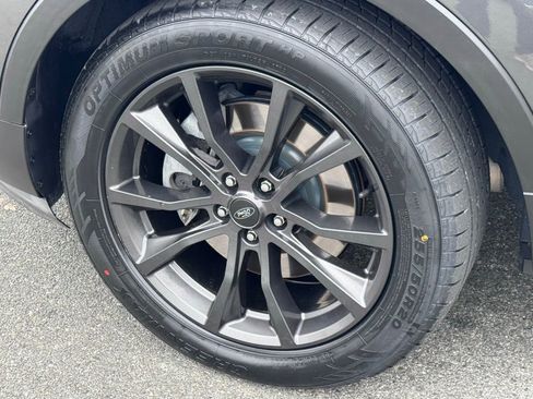 Used 2018 Ford Explorer XLT w/ Equipment Group 202A image 42