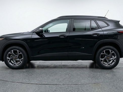Used 2025 Chevrolet Trax LT w/ LT Convenience Package FWD image 5
