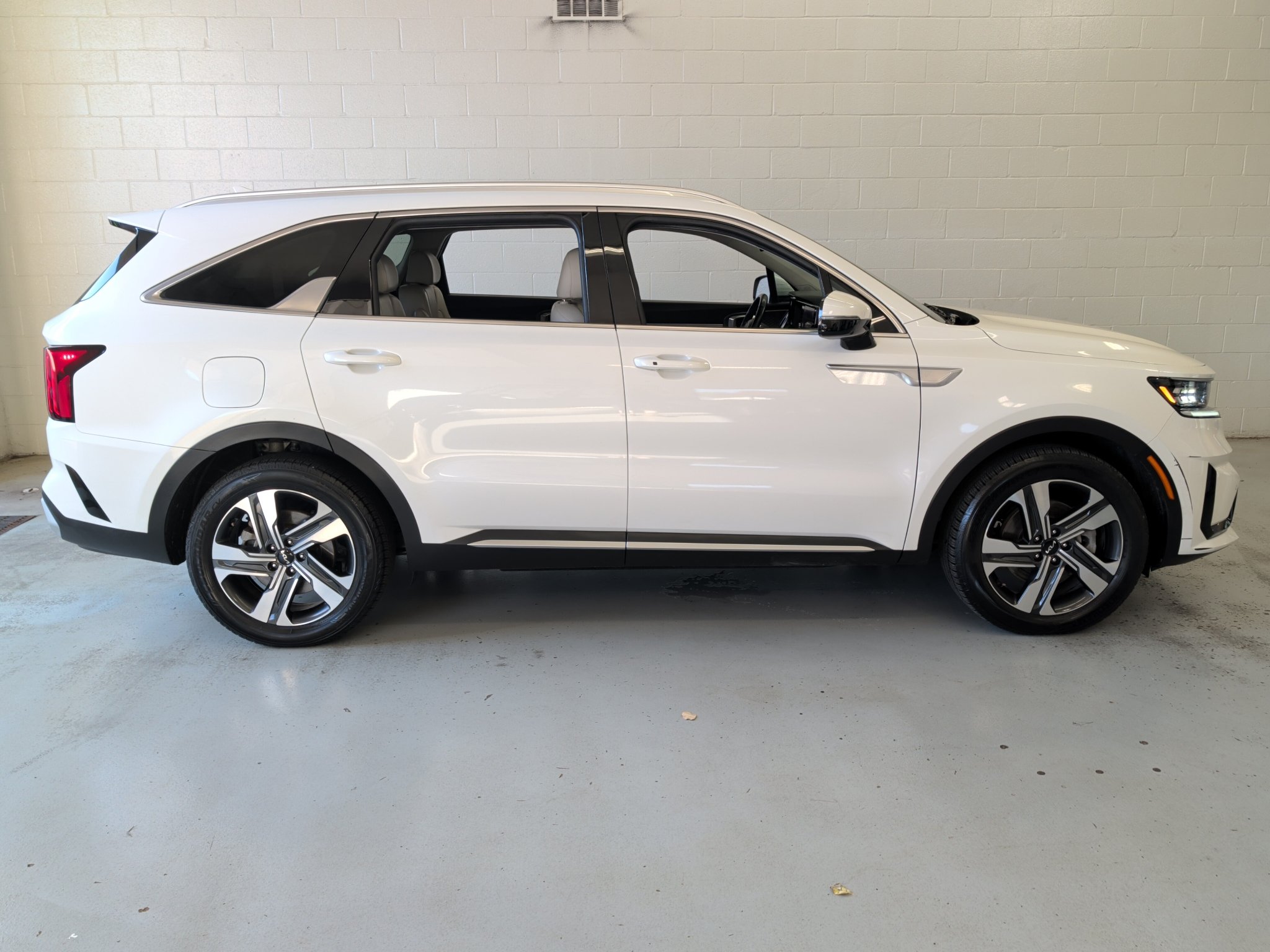 Used 2022 Kia Sorento SX AWD/4WD image 2