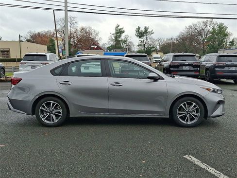 Used 2023 Kia Forte LXS image 8