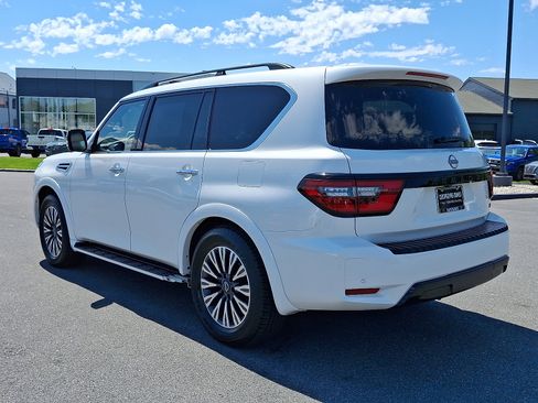 Certified 2023 Nissan Armada SL w/ Midnight Edition Package AWD/4WD image 6