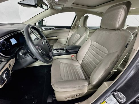 Used 2019 Ford Fusion SE FWD image 19