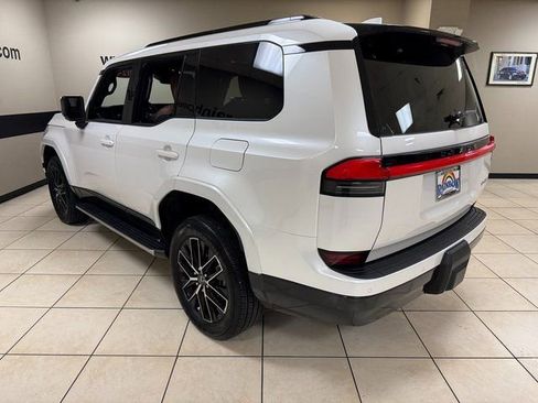 Used 2024 Lexus GX 550 w/ Accessory Package (2T) image 4