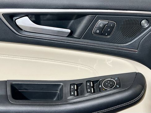 Used 2023 Ford Edge Titanium image 13