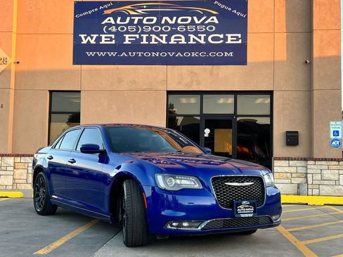 Used 2019 Chrysler 300 S AWD/4WD image 9