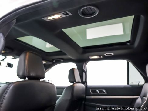 Used 2018 Ford Explorer XLT w/ Equipment Group 202A image 18