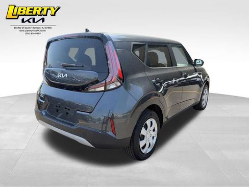 Used 2023 Kia Soul LX FWD image 7