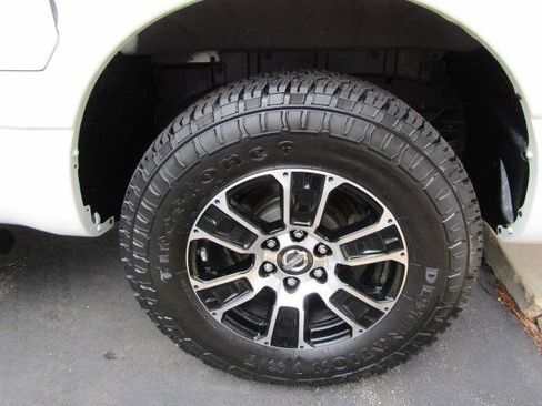 Used 2022 Nissan Titan SV w/ Accessory Utility Package image 9