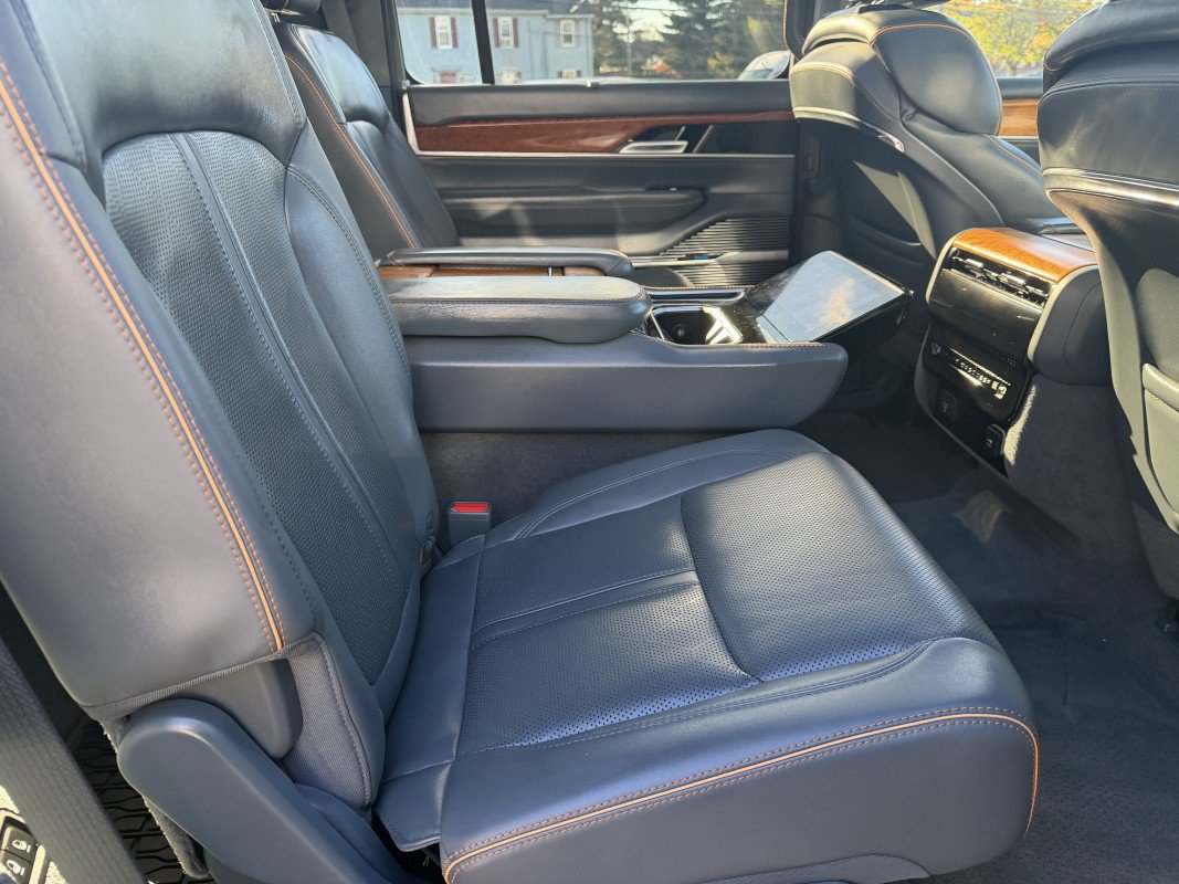 Used 2022 Jeep Grand Wagoneer Series II w/ Convenience Group III AWD/4WD image 26