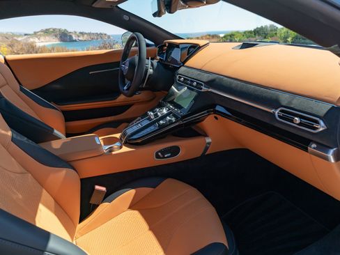 Used 2025 Aston Martin V8 Vantage Coupe RWD image 15