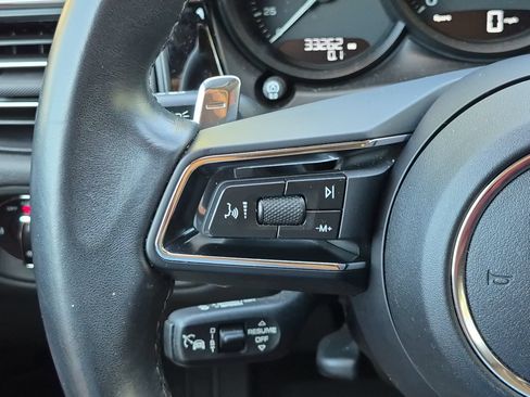 Certified 2024 Porsche Macan AWD/4WD image 8