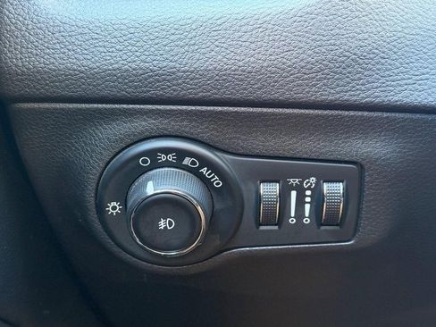 Used 2019 Jeep Compass Limited image 30