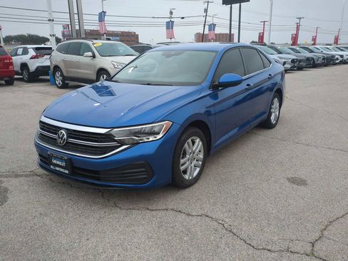 Used 2022 Volkswagen Jetta SE image 4