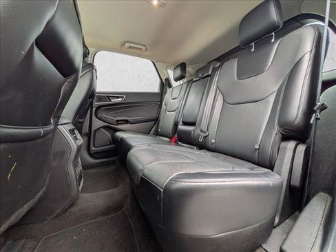 Used 2018 Ford Edge Titanium w/ Technology Package FWD image 17
