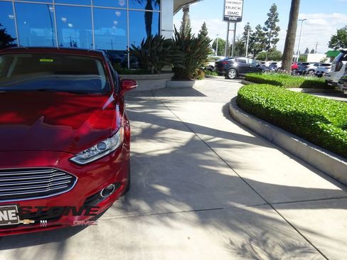 Used 2016 Ford Fusion SE image 33